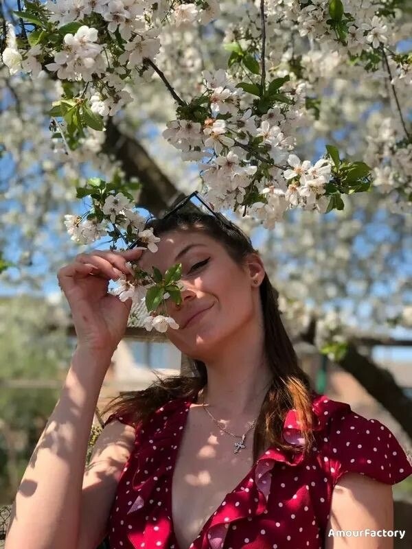 Elena, 25