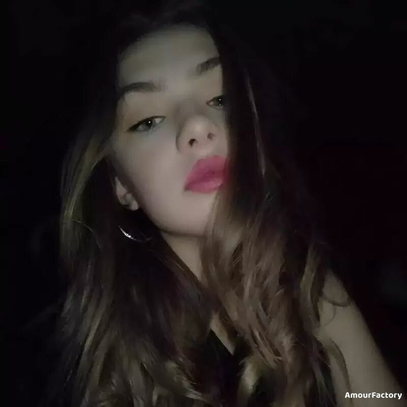 Julia, 18