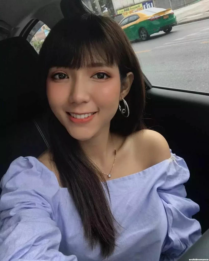Monsinee, 26