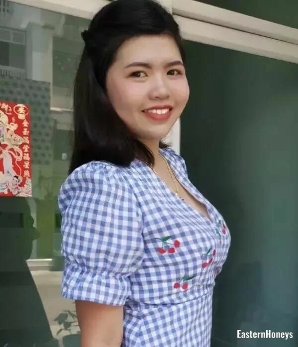 Tina, 25