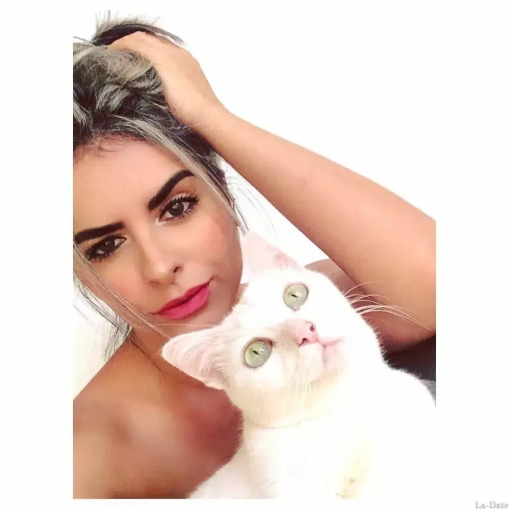 Yuliana, 32