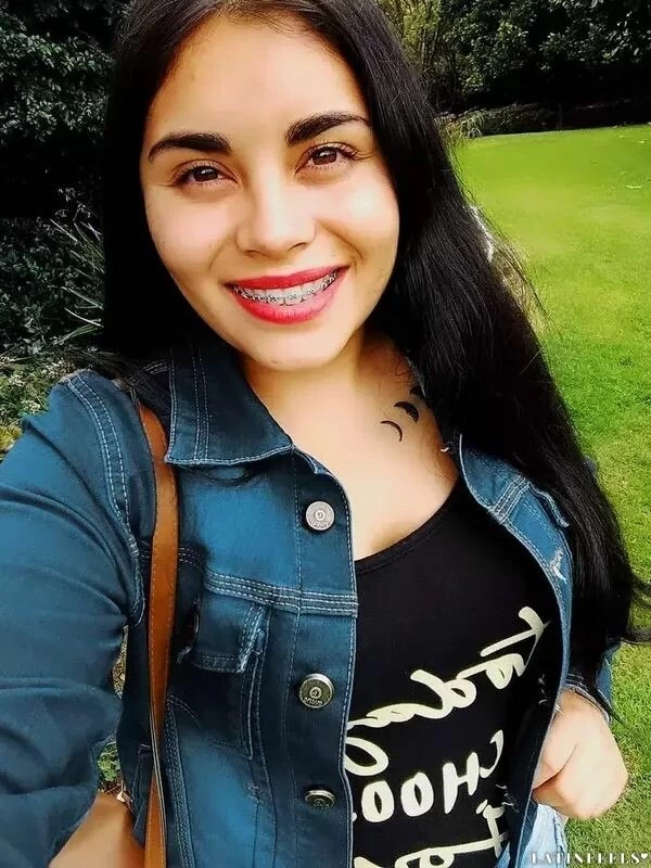 Laura, 21