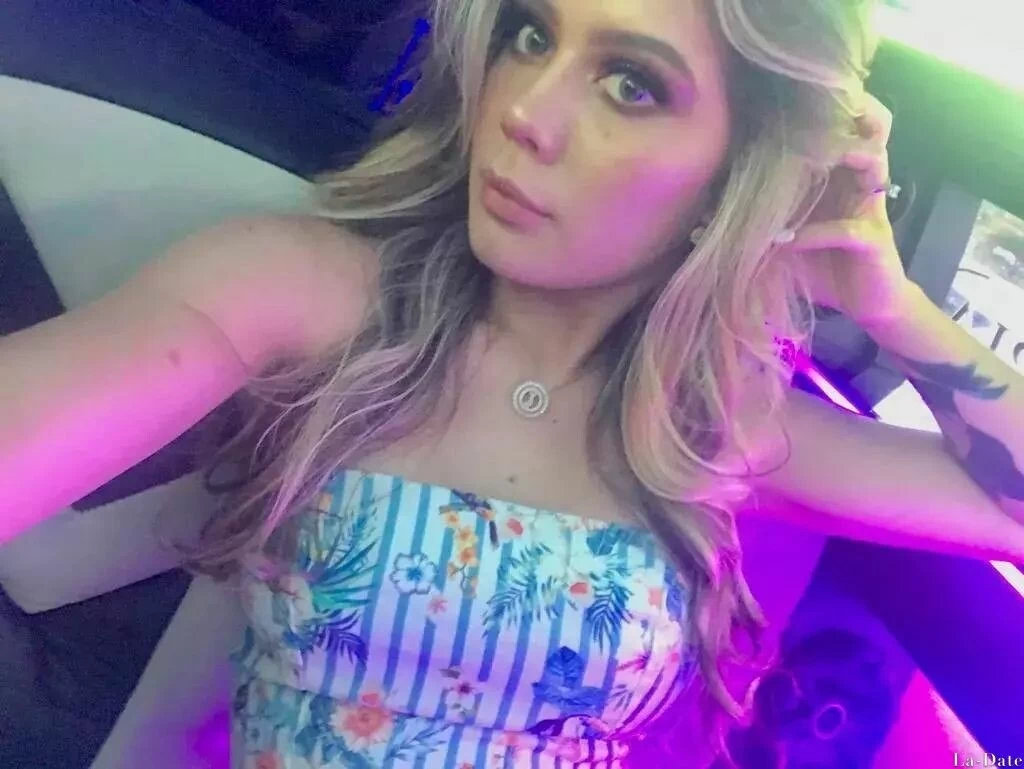 Valentina, 23